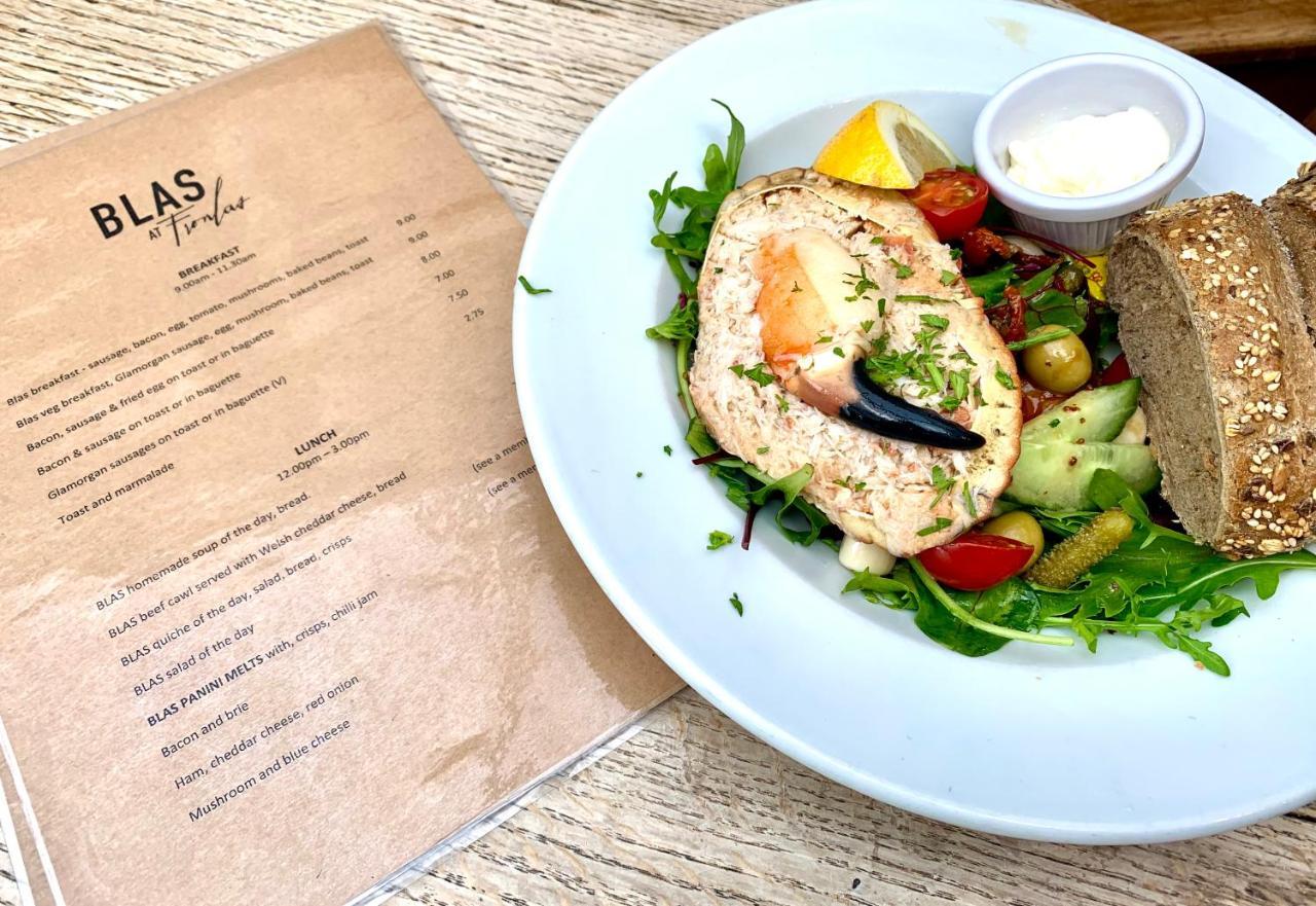 نيوبورت Blas At Fronlas Cafe - The Heart Of Newport المظهر الخارجي الصورة